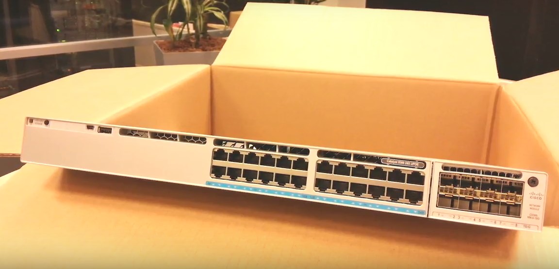 Switch Cisco C9300-24UX-A Catalyst 9300 24-port mGig and UPOE, Network Advantage